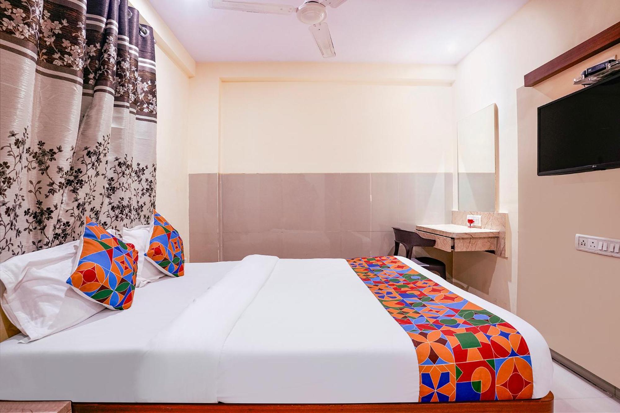 Fabhotel Everest Vashi エクステリア 写真