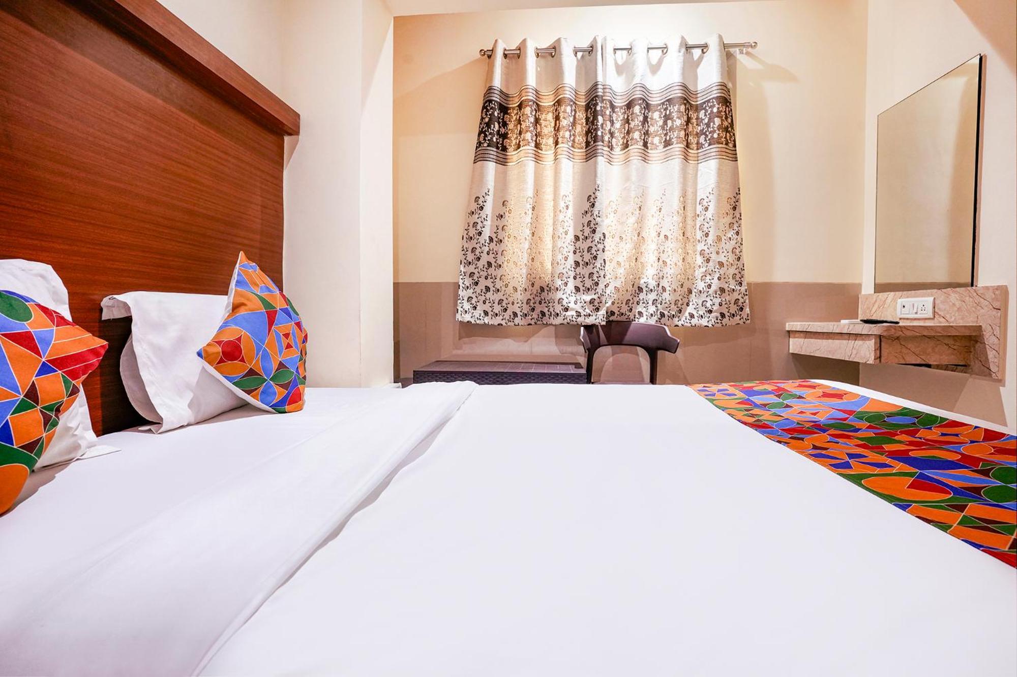 Fabhotel Everest Vashi エクステリア 写真